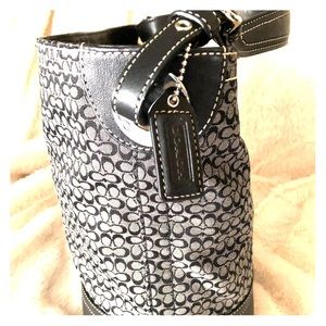 Coach signature canvas and leather tote. 🎀